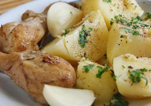 Рецепт 
                Молодой картофель с зеленью и чесноком
            