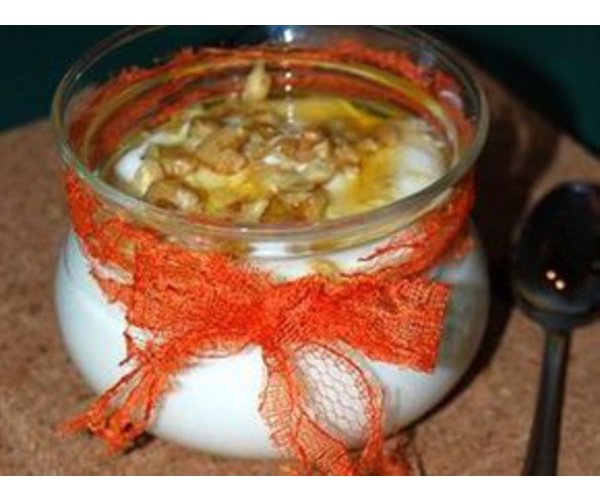 Рецепт 
                Йогурт с медом и грецкими орехами
            