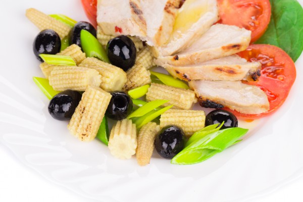 Рецепт 
                Салат из курицы с оливками и кукурузой
            