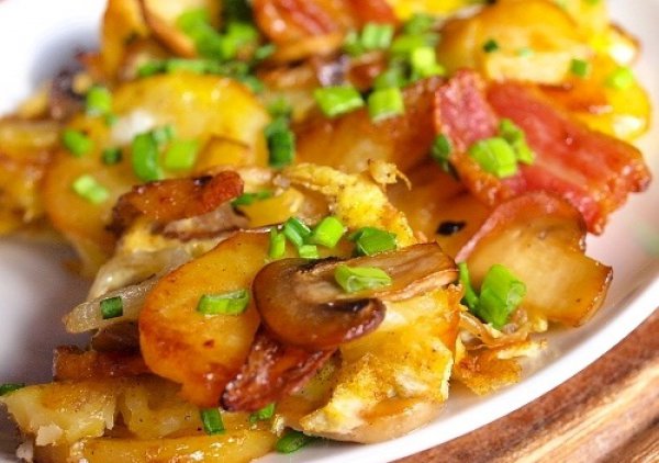 Рецепт 
                Жареный картофель с грибами и беконом
            