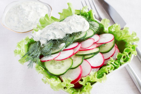 Рецепт 
                Весенний салат из редиса и огурцов
            