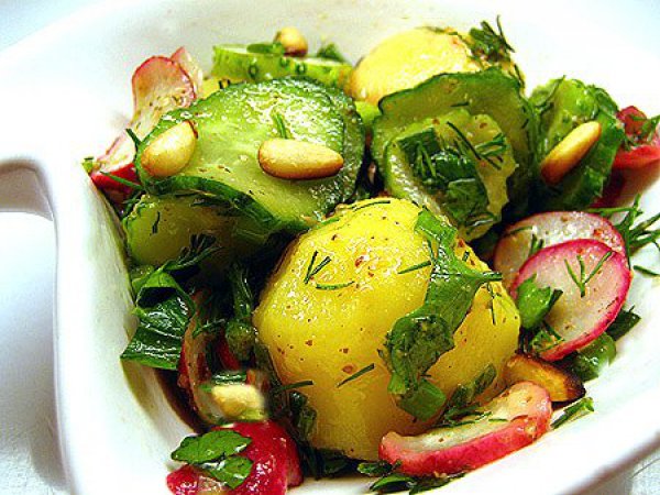 Рецепт 
                Салат из молодого картофеля с редисом и огурцами
            