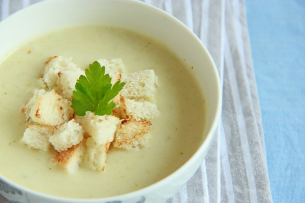 Рецепт 
                Крем-суп из кабачков с гренками
            