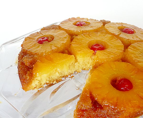 Рецепт Перевернутый пирог с ананасами и вишней