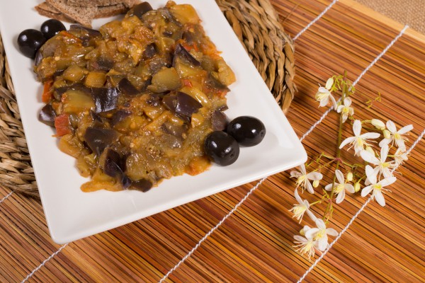 Рецепт 
                Икра из баклажанов с маслинами
            