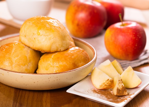 Рецепт 
                Дрожжевые пирожки с яблоками и корицей
            