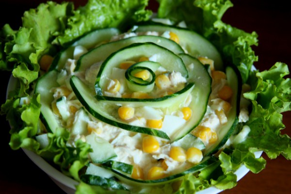 Рецепт 
                Новогодние рецепты: Салат из огурцов с кукурузой
            