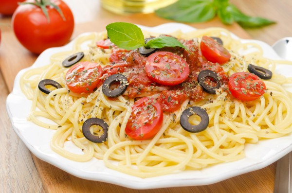 Рецепт 
                Спагетти с помидорами и маслинами
            