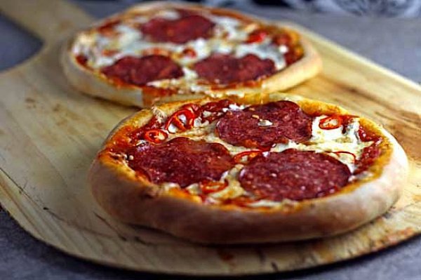 Рецепт 
                Пицца с колбасой и луком
            