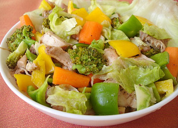 Рецепт 
                Освежающий летний салат с курицей
            