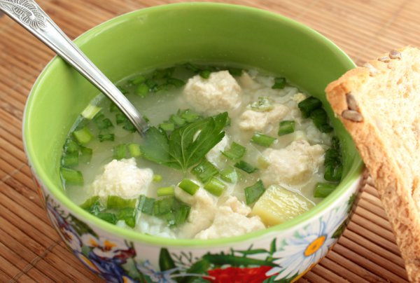 Рецепт 
                Рисовый суп с куриными фрикадельками
            