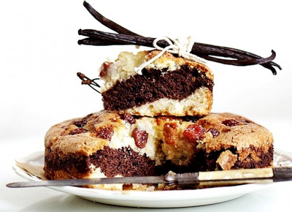 Рецепт 
                Шоколадно-ванильный пирог с вишнями
            