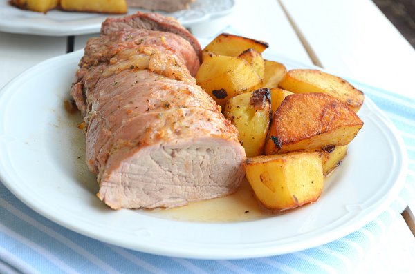 Рецепт 
                Запеченная свиная вырезка с картофелем
            