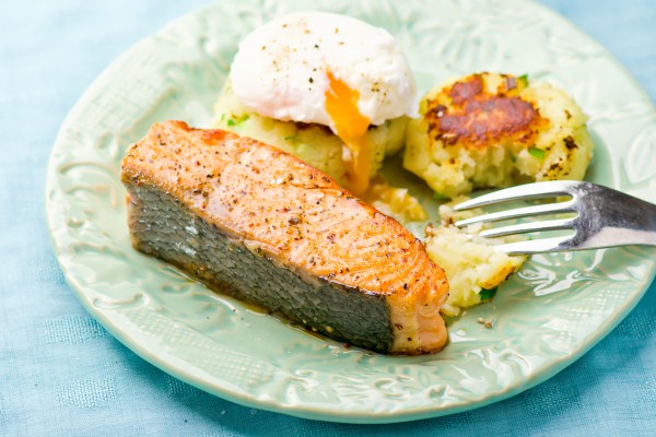 Рецепт 
                Жареный лосось с картофельными котлетами и яйцом-пашот
            