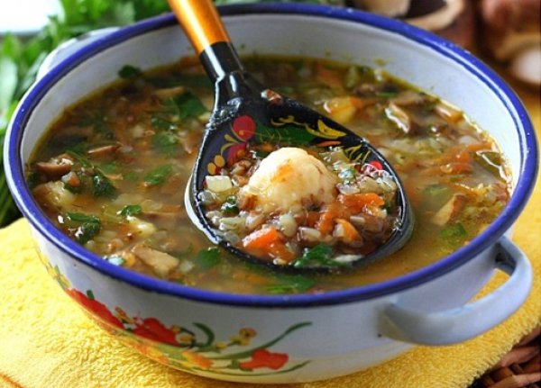 Рецепт 
                Гречневый суп с грибами и картофельными клецками
            