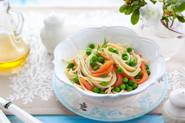 Рецепт 
                Спагетти с лососем и зеленым горошком
            