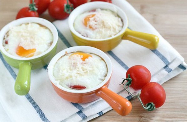 Рецепт 
                Порционная яичница с помидорами в духовке
            