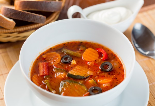Рецепт 
                Томатный суп с овощами и маслинами
            