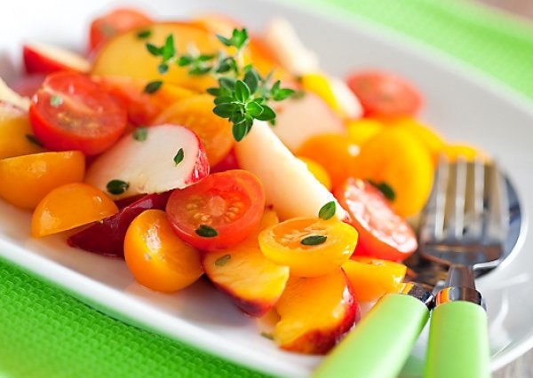 Рецепт 
                Салат из персиков с помидорами
            