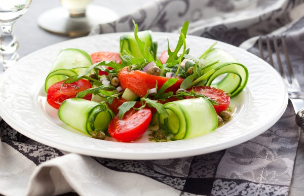 Рецепт 
                Салат из лосося и свежих овощей
            