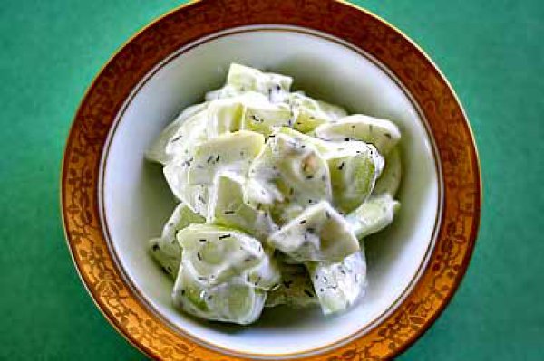 Рецепт 
                Салат из огурцов с йогуртовой заправкой
            