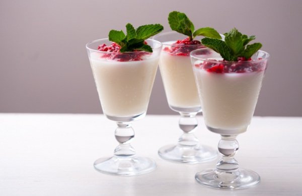 Рецепт 
                Диетический десерт: Панна котта с ягодами от Даши Малаховой
            
