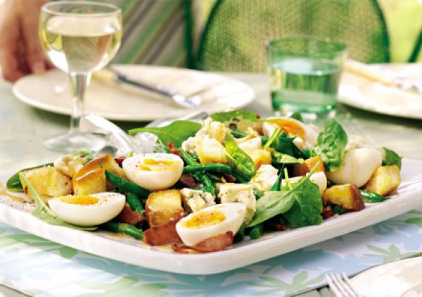 Рецепт 
                Летний салат из яиц и шпината с гренками
            