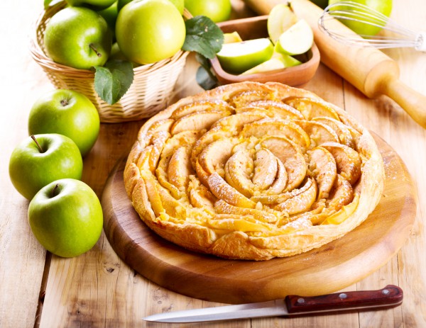 Рецепт 
                Яблочный пирог из слоеного теста
            